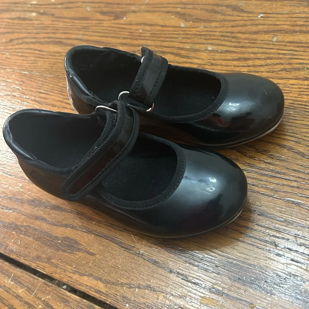 Patent leather‎ tap shoes
